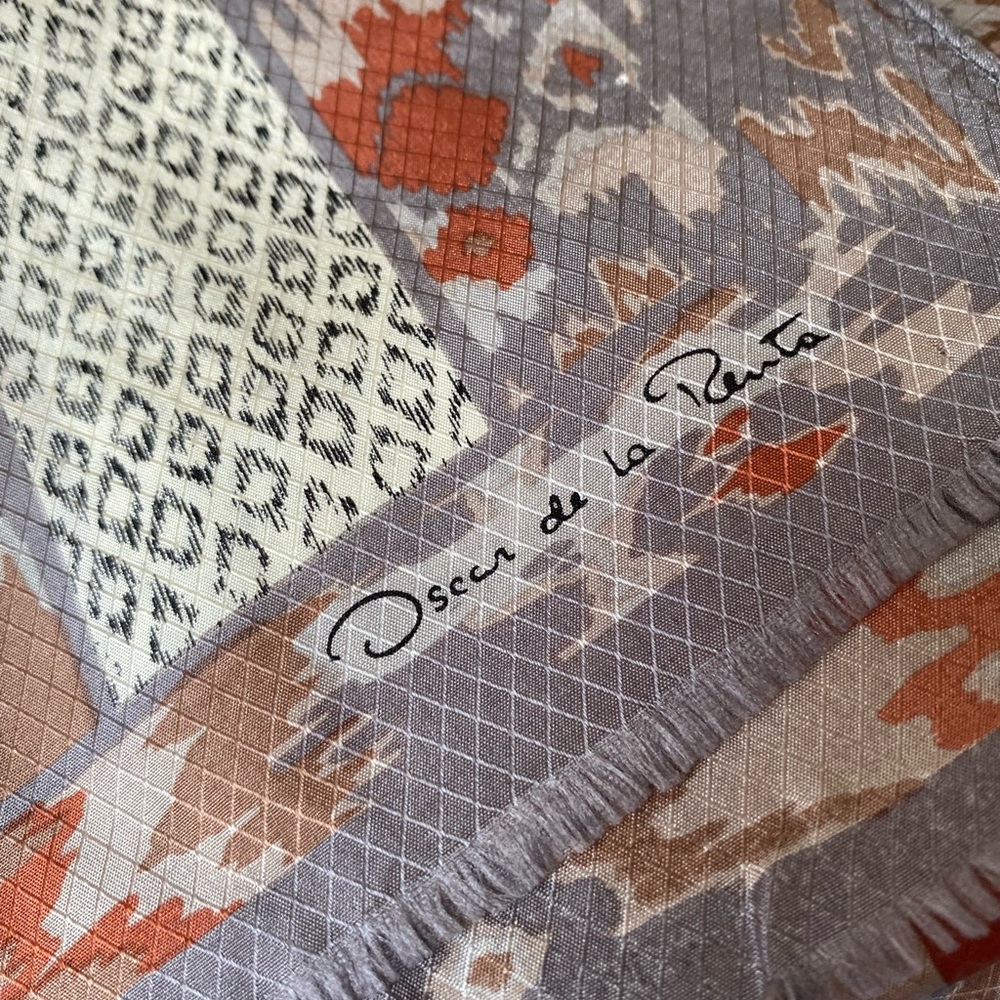 Sale🎊Vintage Oscar de. la Renta silk scarf